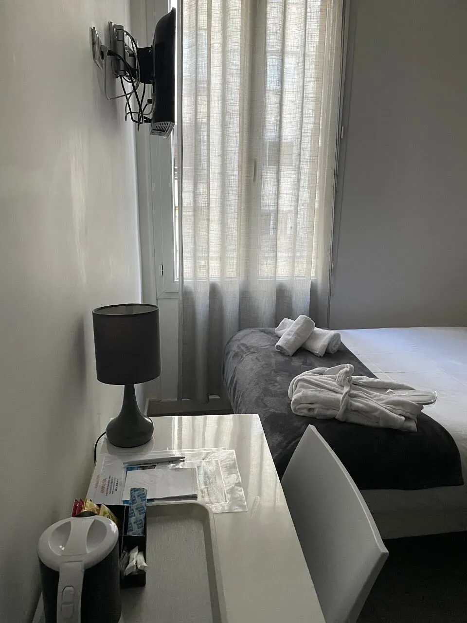 chambre simple bureau
